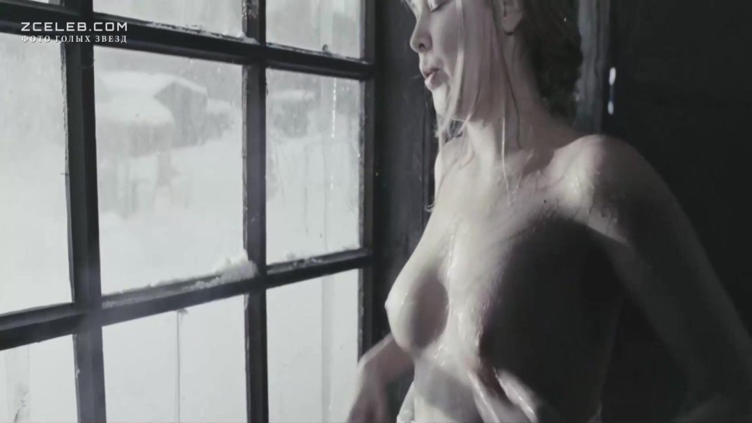 Victoria Romanenko tetas en la película