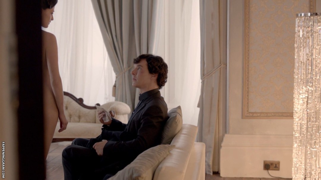 Lara Pulver Sherlock desnudo