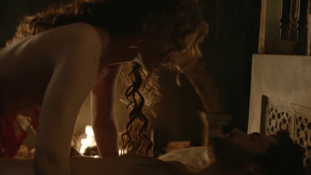 Escenas eróticas de Lara Pulver