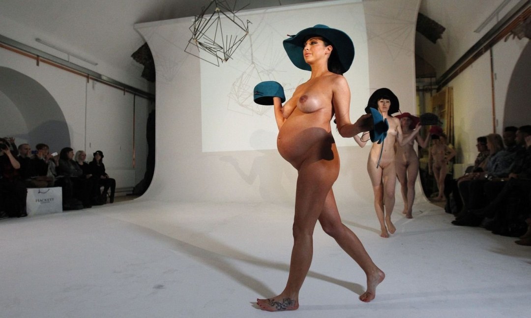 Moda de moda de mujeres desnudas