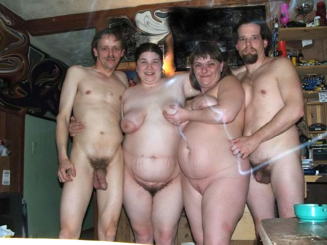 Mujeres peludas gordas en la casa de baños