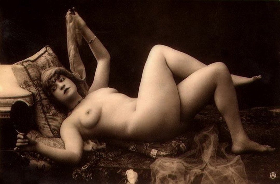 Hermosas mujeres desnudas del siglo XX