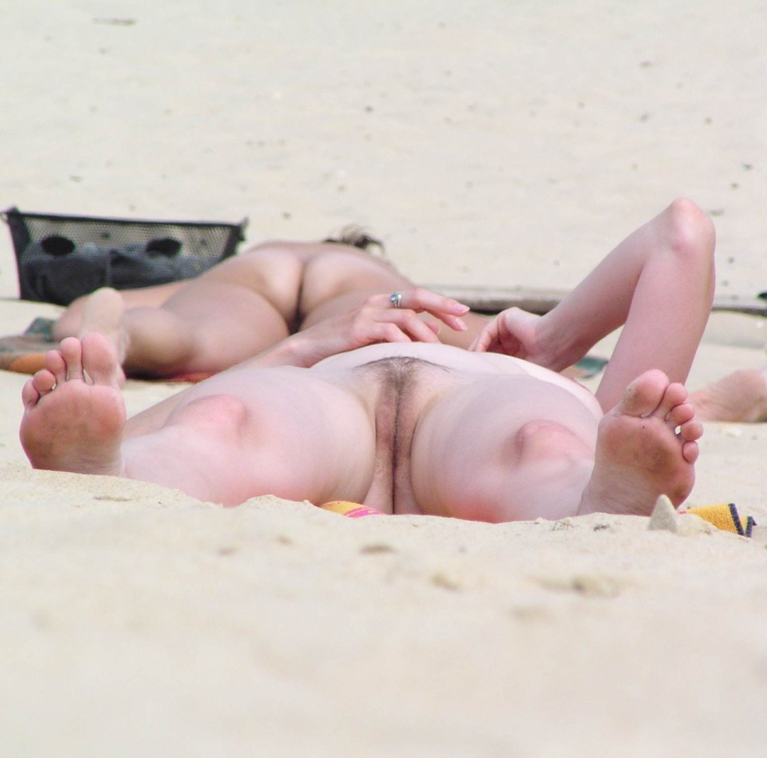 Peeping sin bragas en la playa