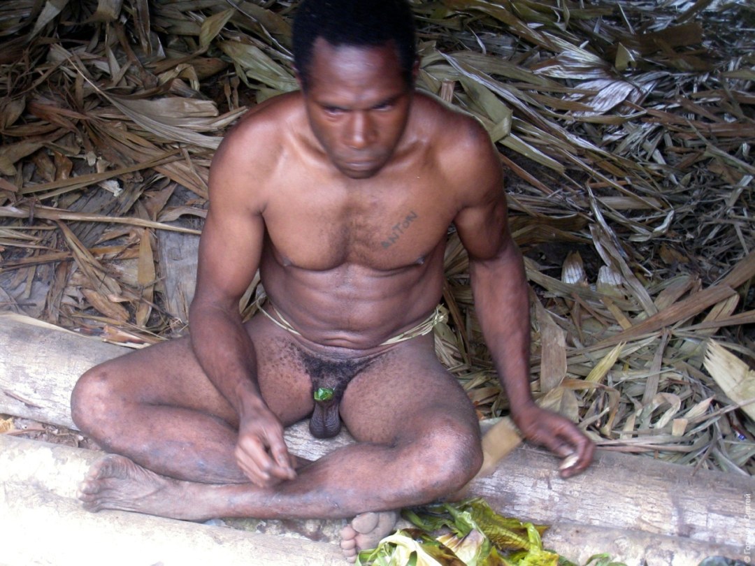 Nativos desnudos de hombres