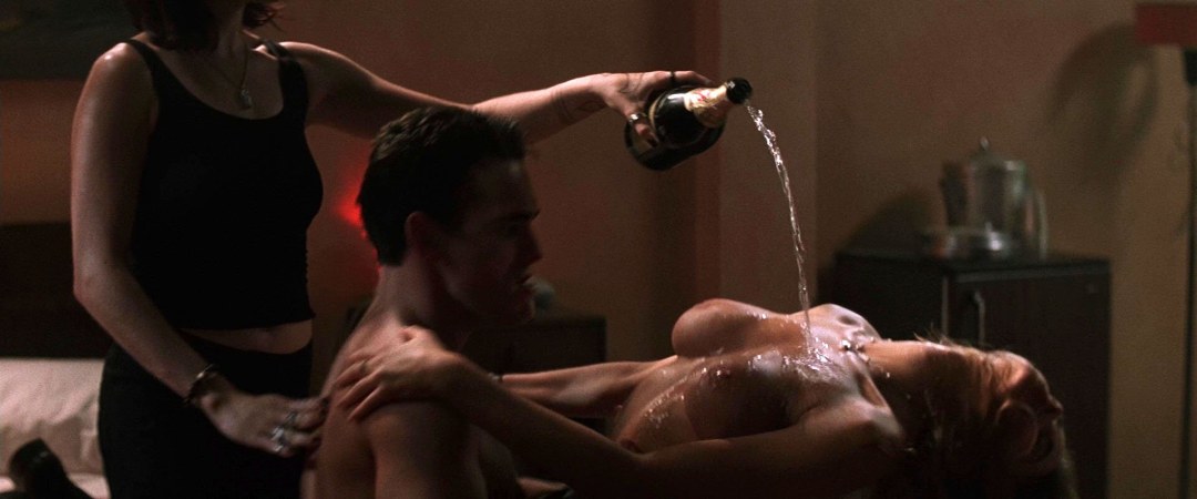 Wildness 1998 Denise Richards desnuda