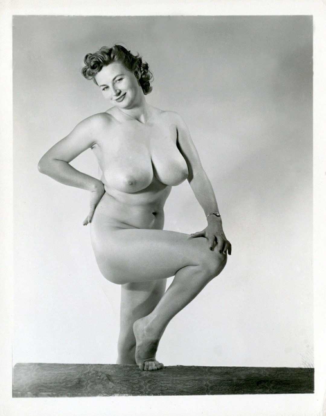 Mujeres desnudas llenas retro