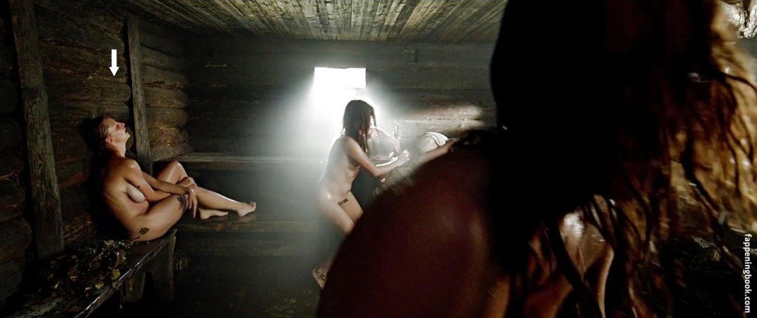 Ekaterina Vilkova y Zori Aquí hay una casa de baños tranquila