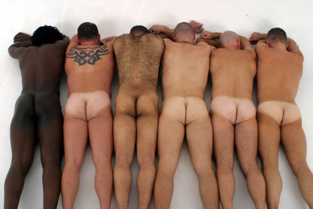 Culo masculino sin bragas