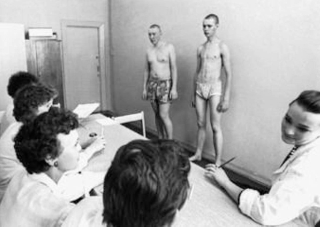 Examen médico de niños