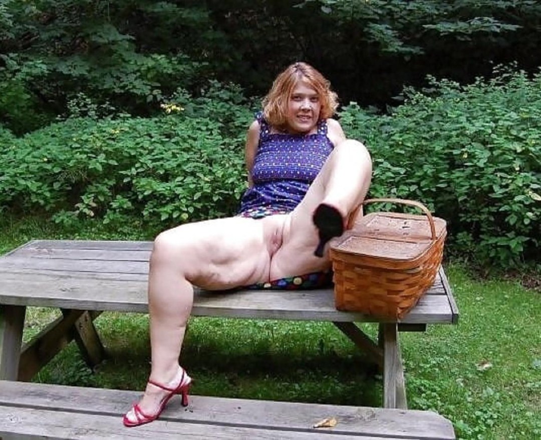 Las mujeres son ancianas sin bragas en el país