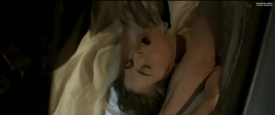 Julia snigir bed escenas