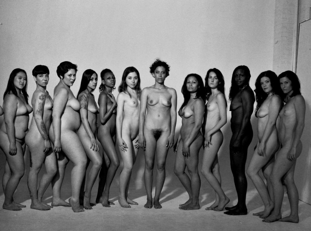 Concurso de belleza "Miss Koversad" desnuda