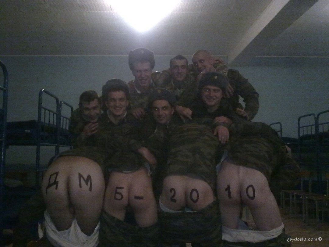 Cuarteles femeninos en el ejército de desnudos