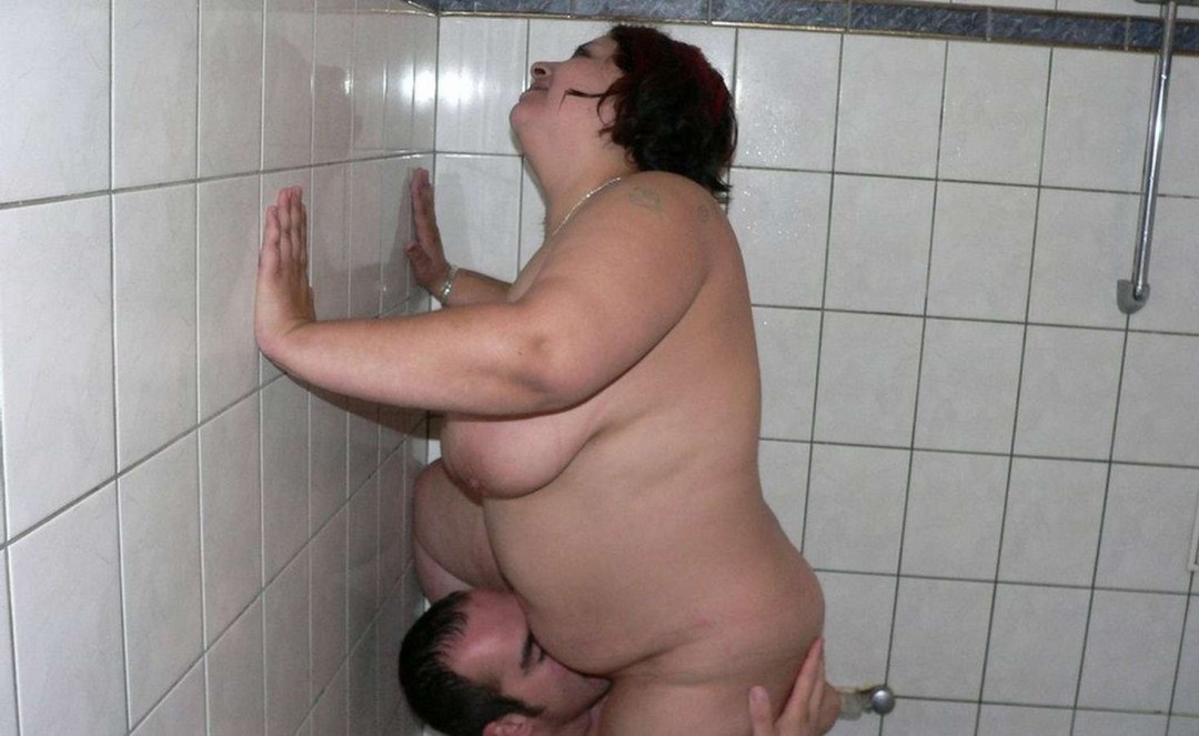 BBW maduro en el baño
