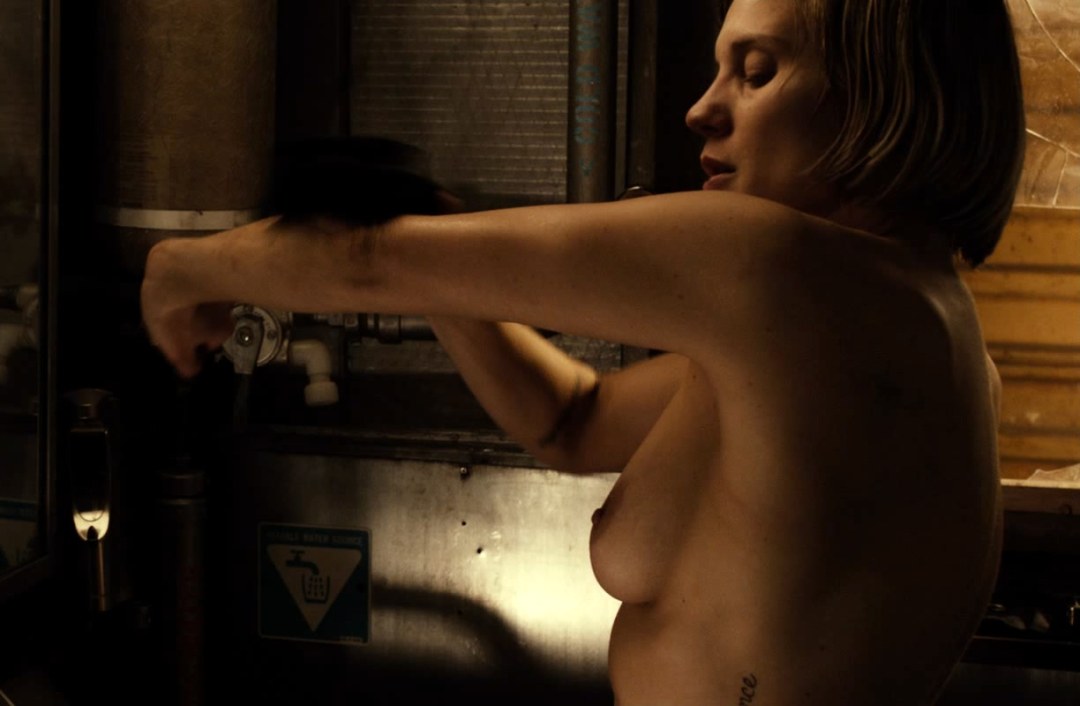 Katie Sakhoff en la película Riddick Greed