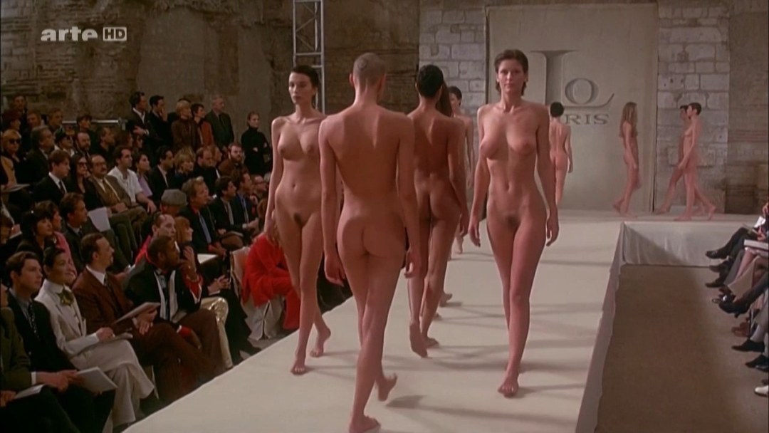 Moda desnuda Charlie le Mind