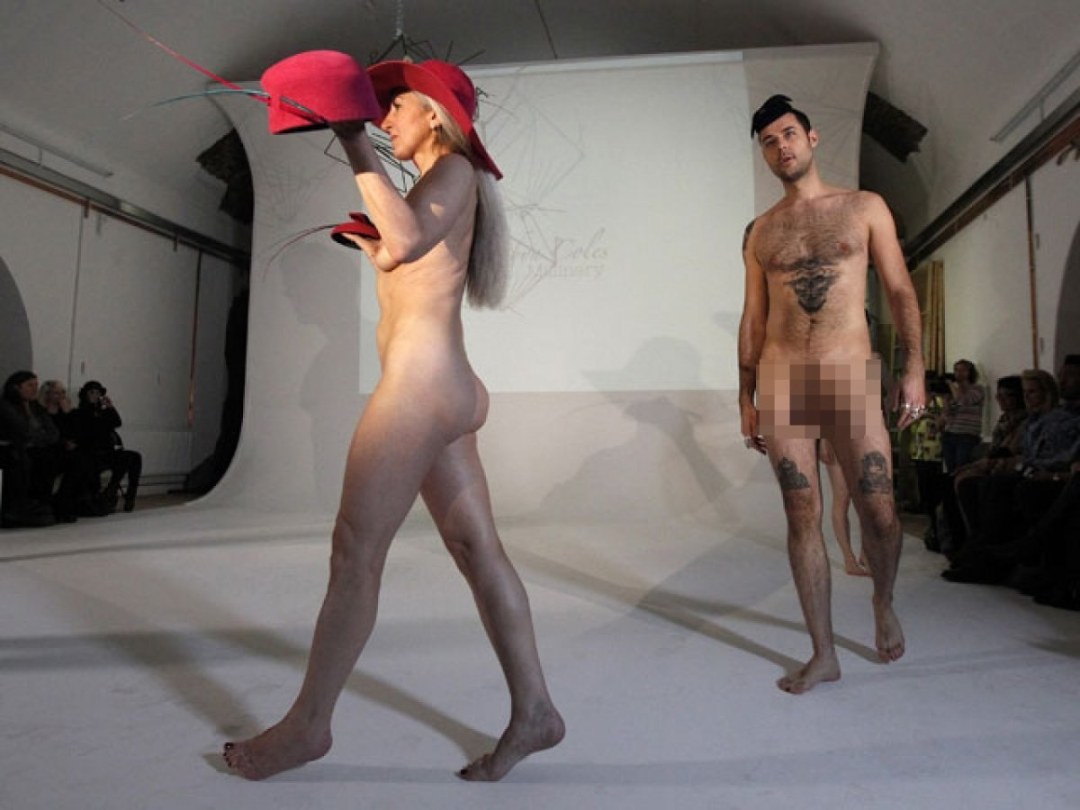 MOD Muestra hombres desnudos
