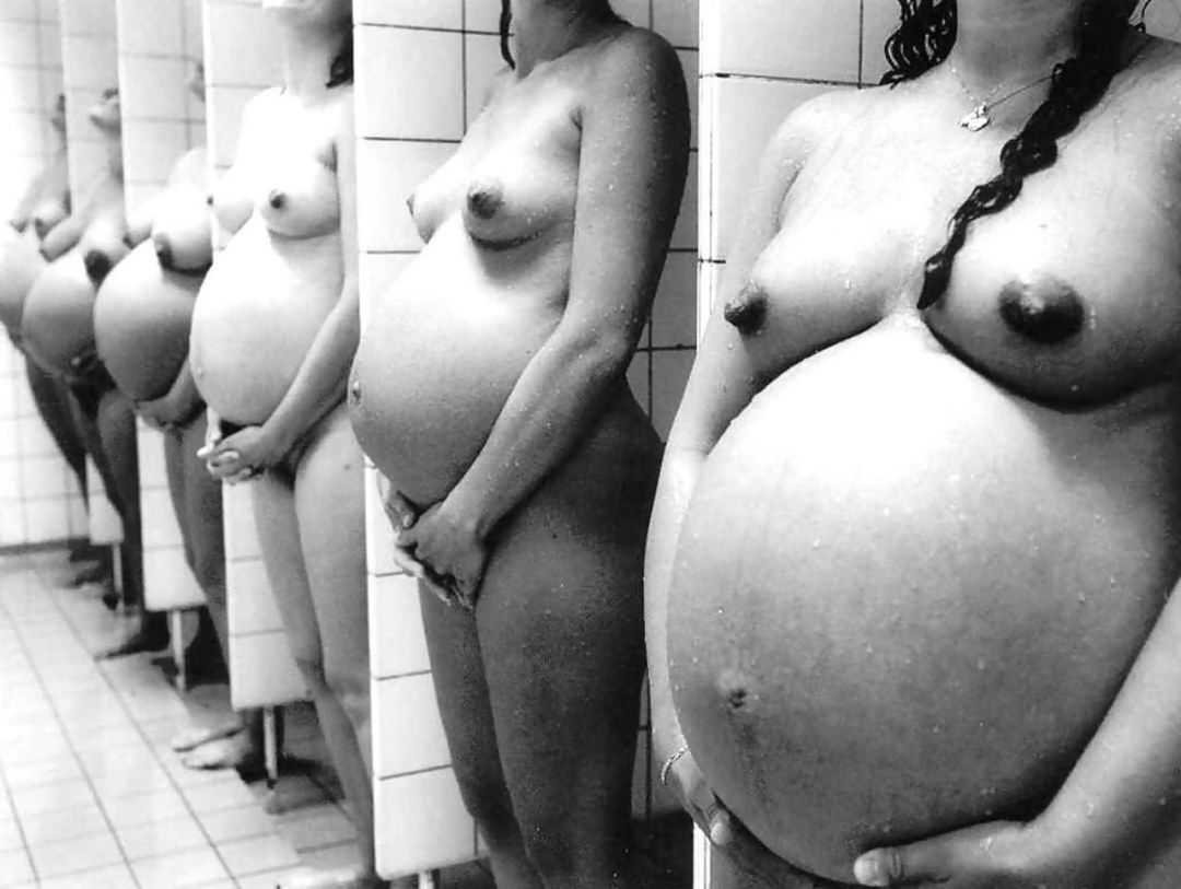 Mujeres embarazadas desnudas con enormes vientres