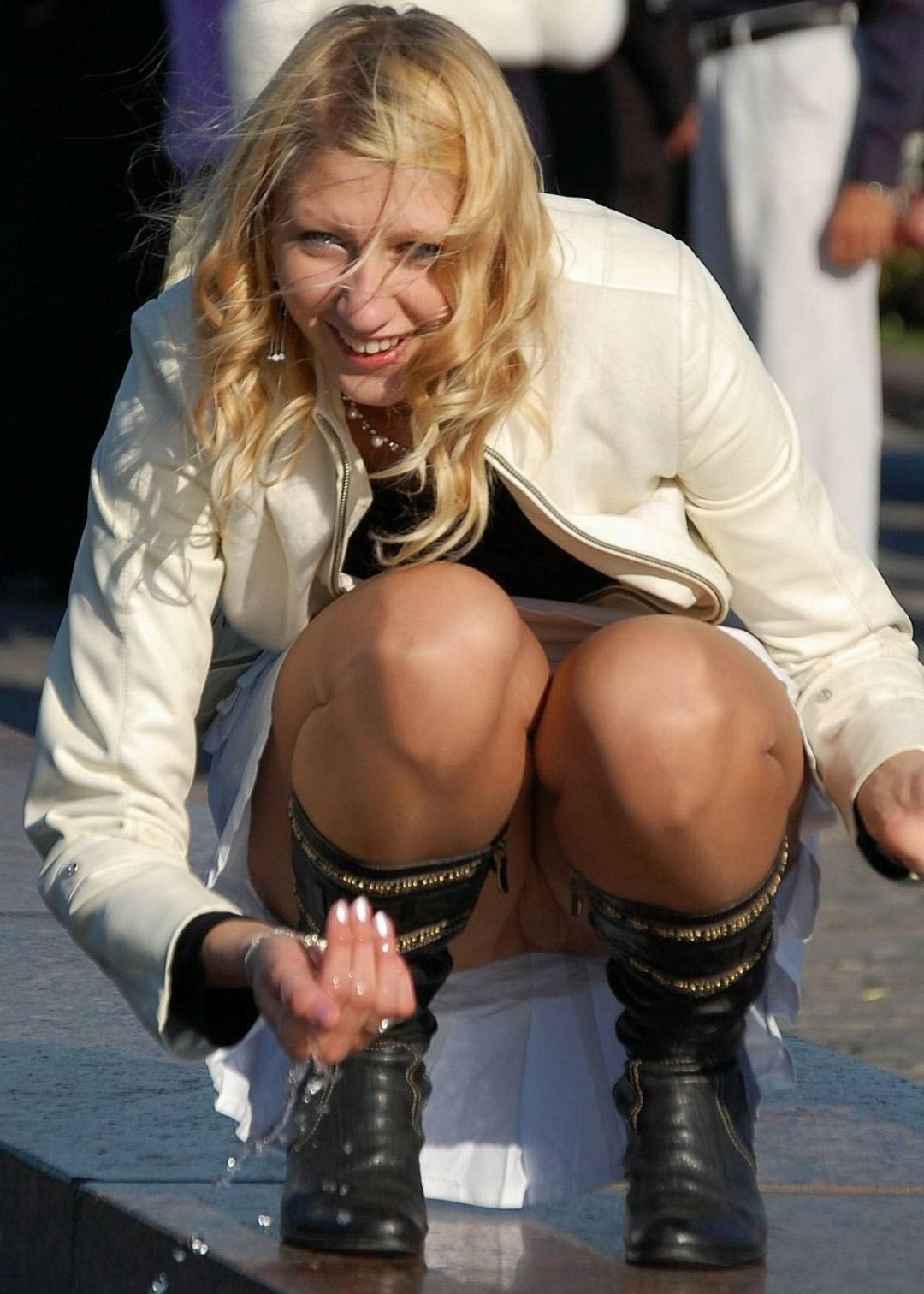 Chicas iluminadas sin bragas
