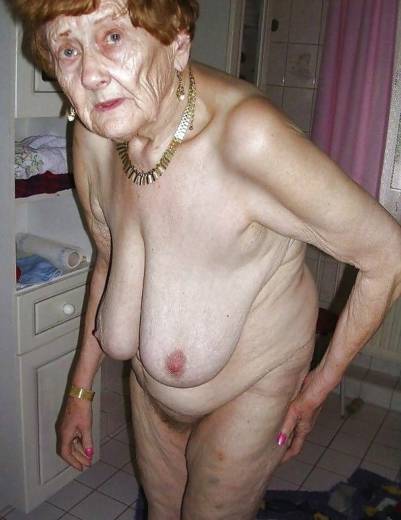 Ancianas muy viejas y desnudas