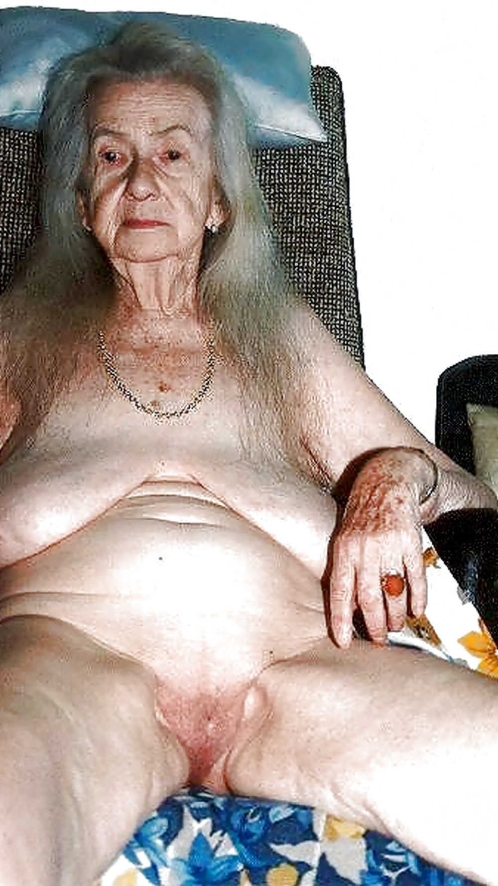 Ancianas muy viejas y desnudas