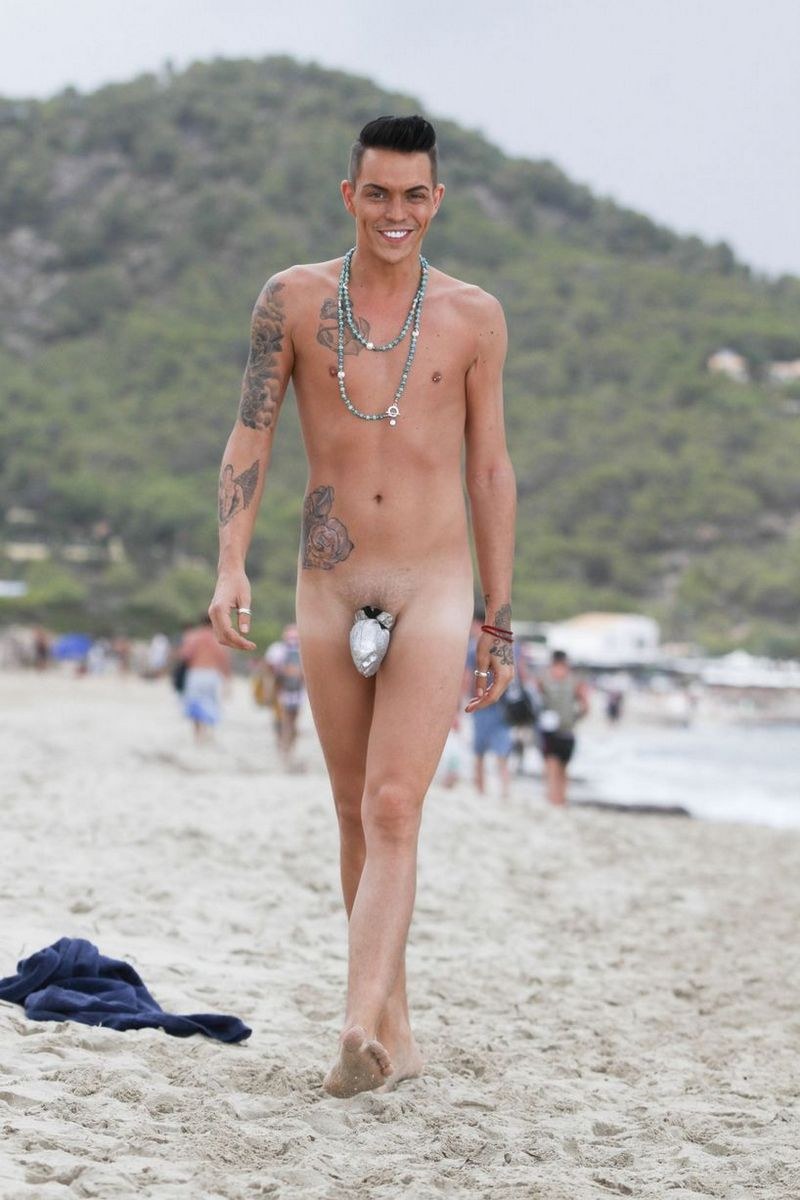 Chicos no en la playa sin bragas