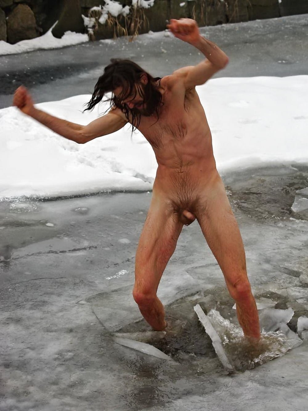 Bañando hombres desnudos