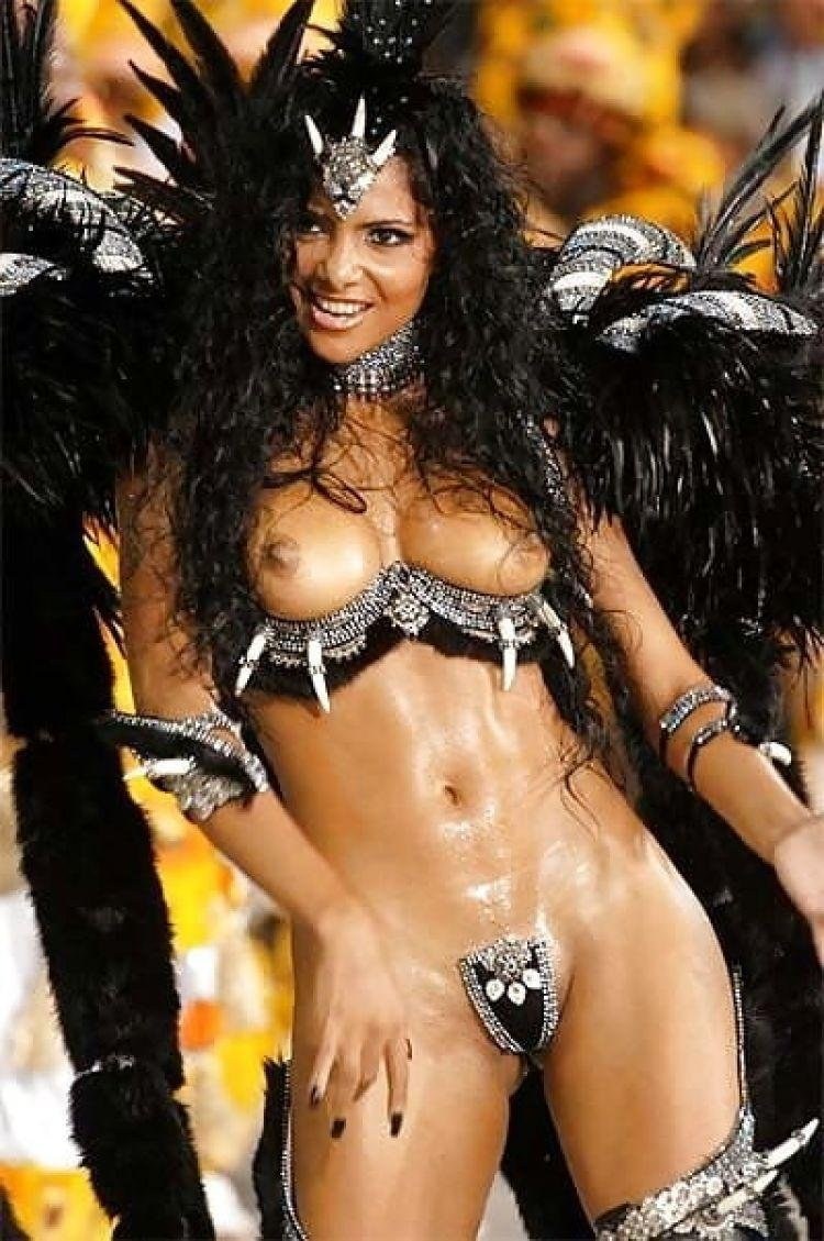 Andrea Martins Brasili Carnaval desnudo