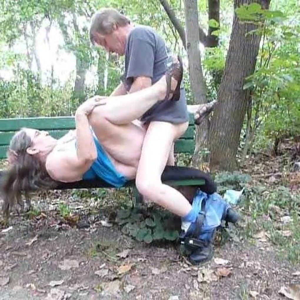 Sexo entre vagabundos borrachos