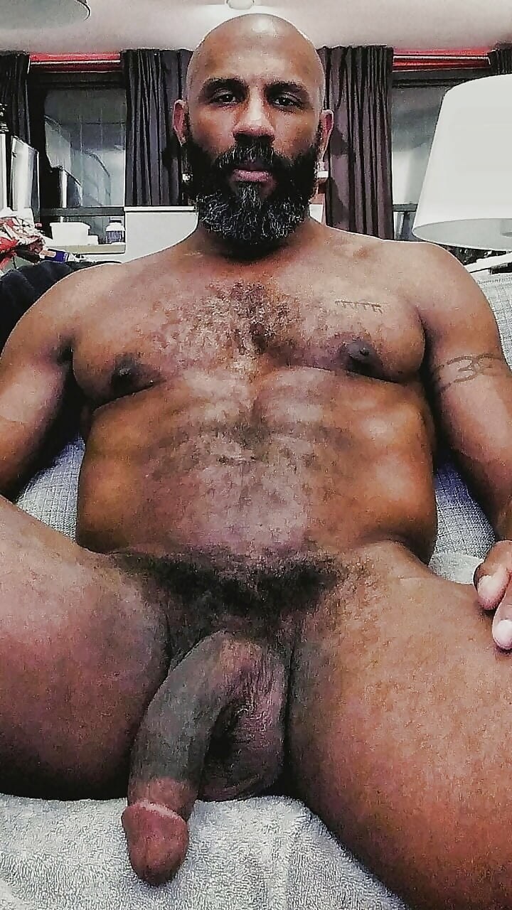 Árabe peludo con gran polla
