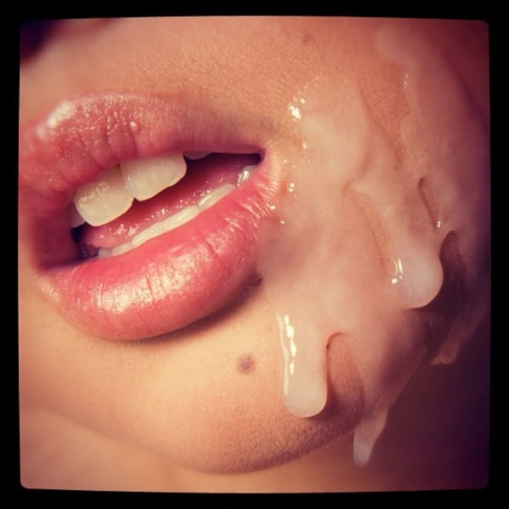 Hermosas mujeres se corren en los labios