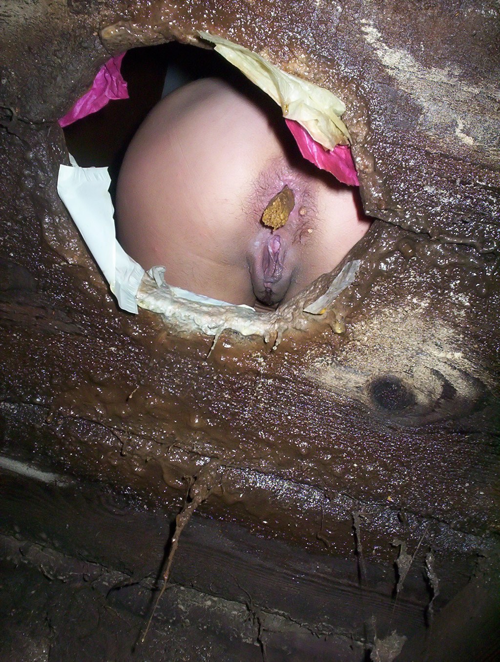 Una hermosa niña caca