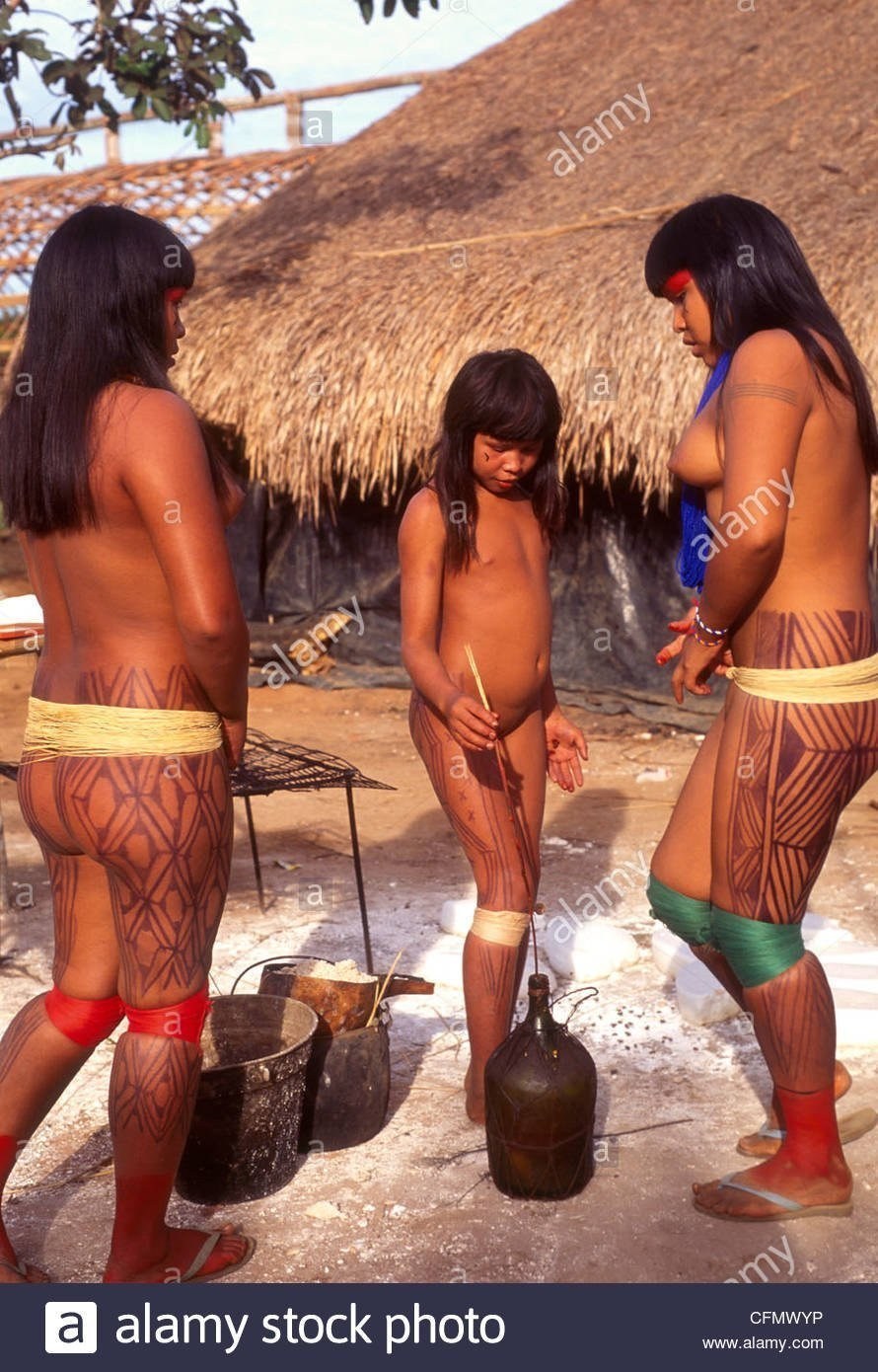 Indios desnudos del río Xingu Brasil