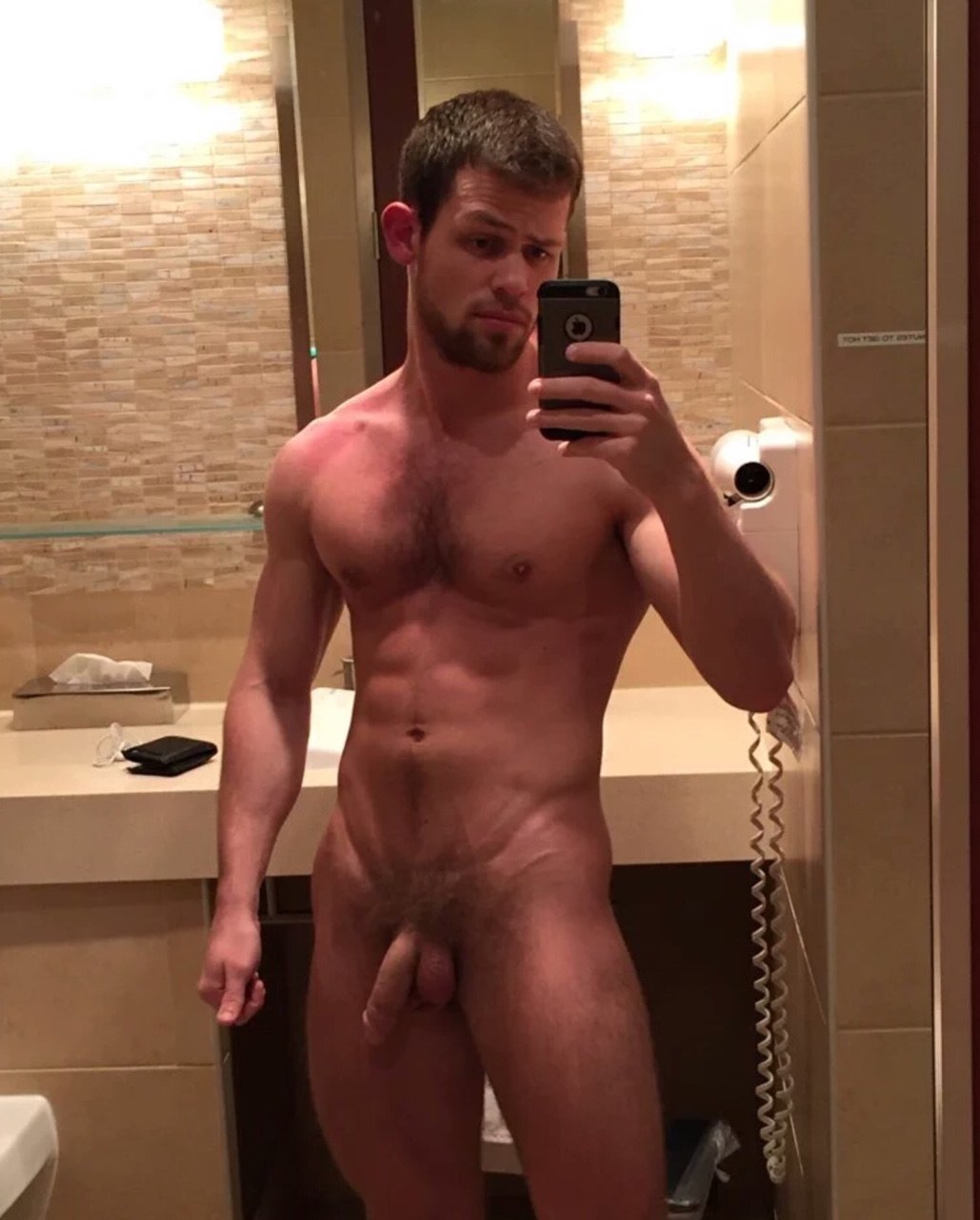 Selfie un chico con un miembro pequeño