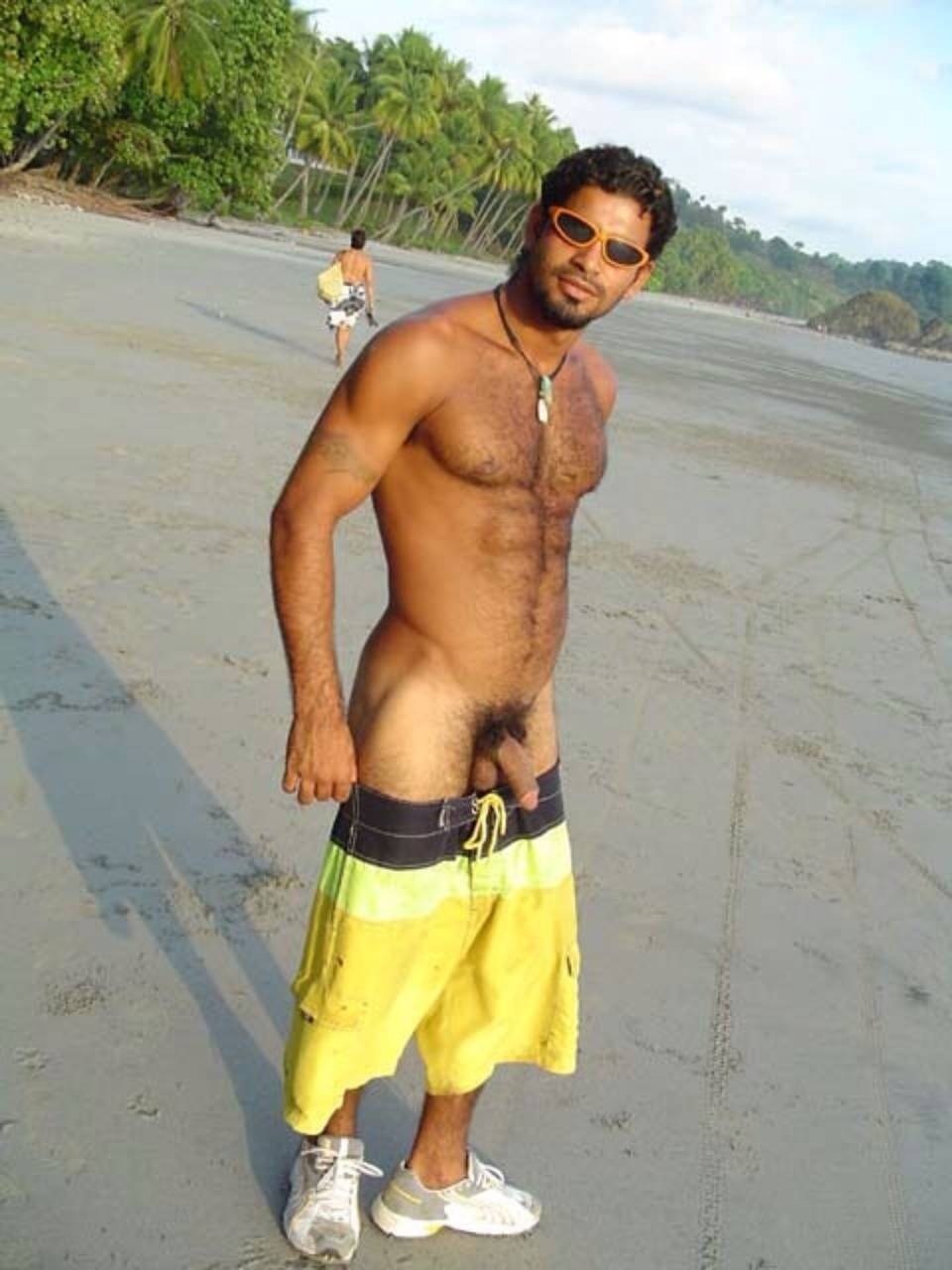 Hermosos hombres indios desnudos