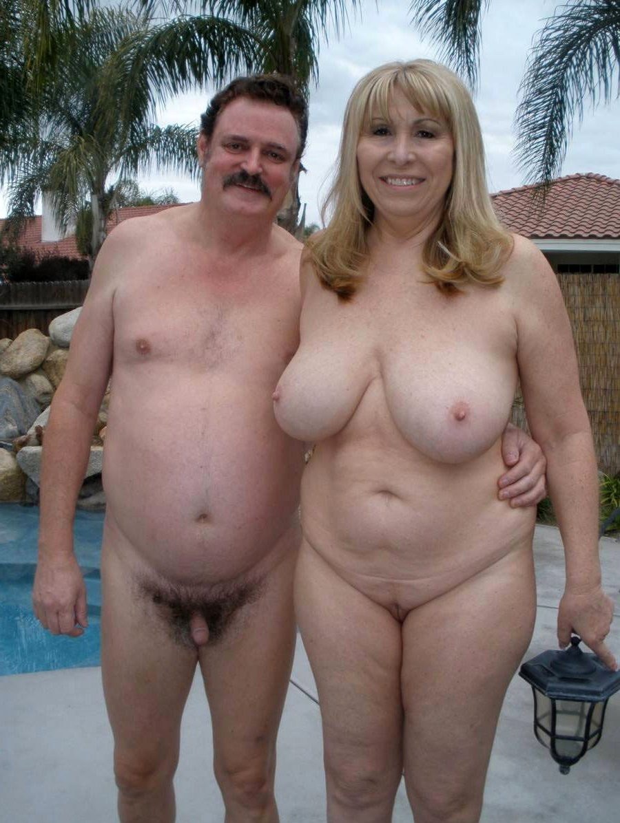 Parejas de ancianos desnudos