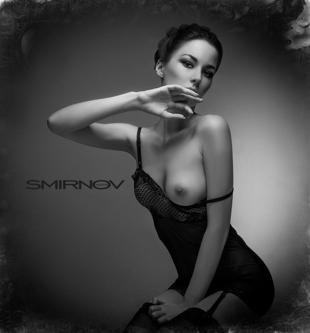 Maria Udaltsova modelo desnudo