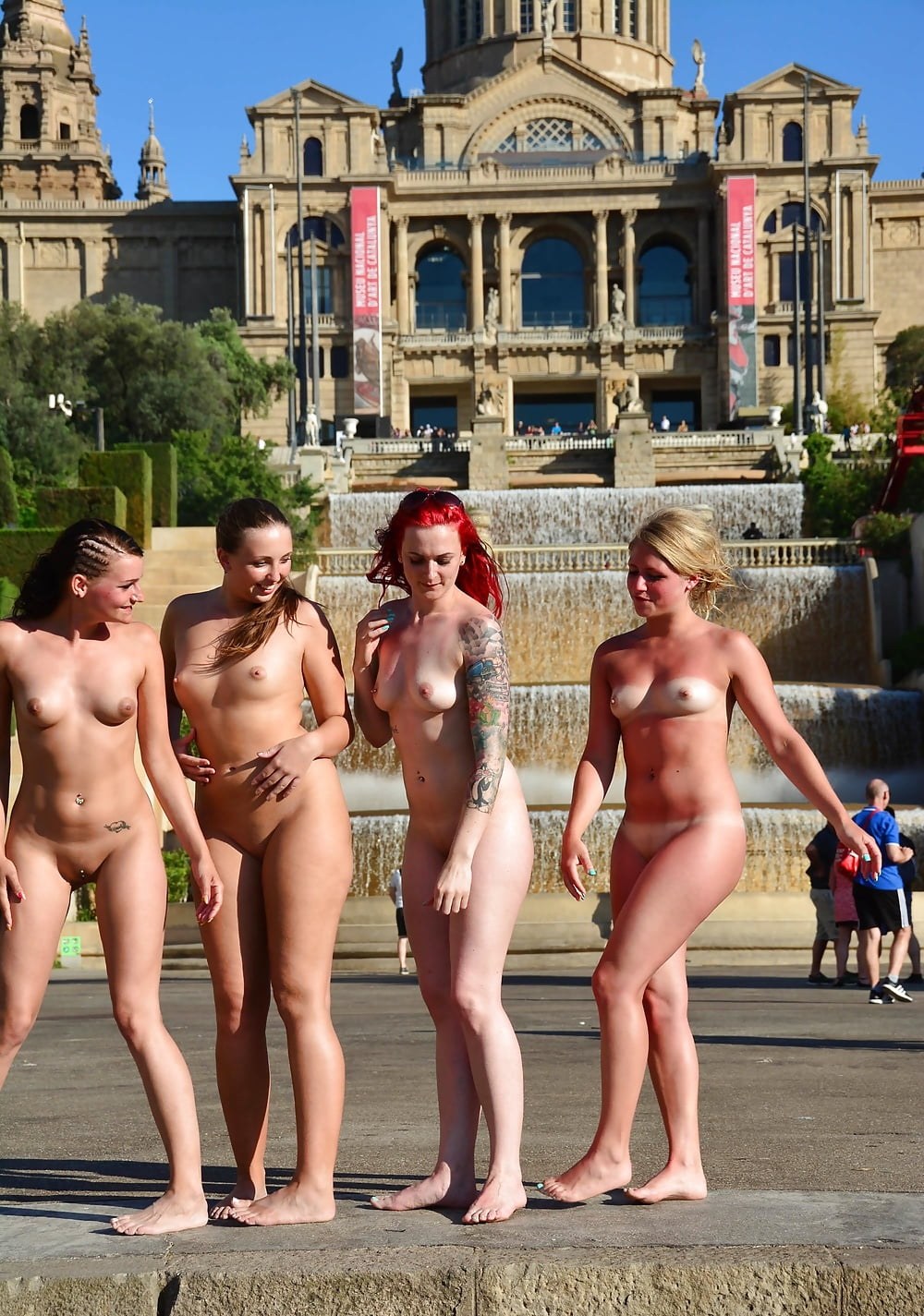 Británico desnudo en el complejo