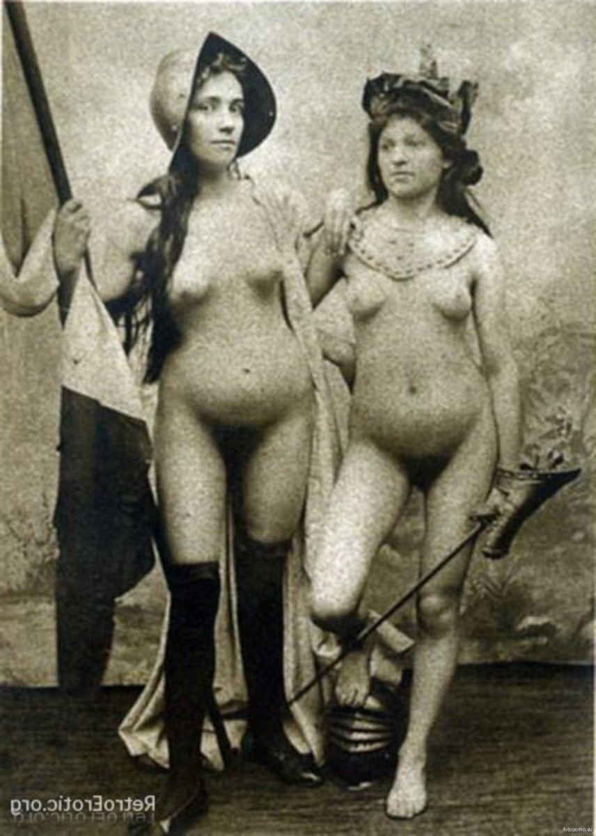 Viejo. Desnudo. Mujer