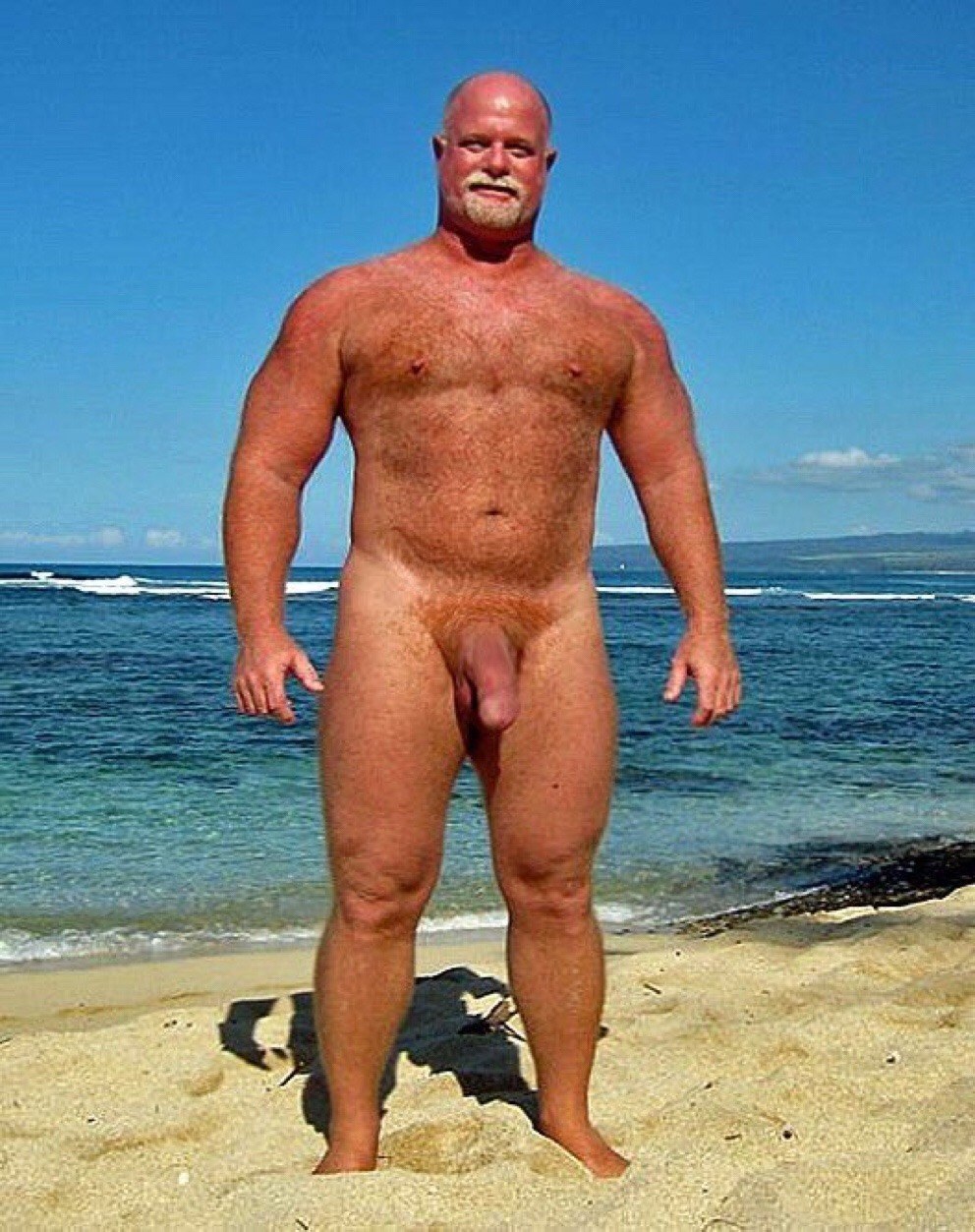 Viejos desnudos en la playa
