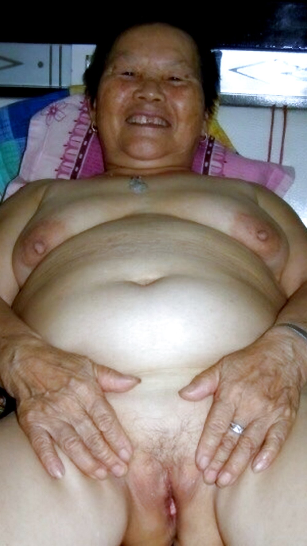 Viejo japonés viejo y grueso