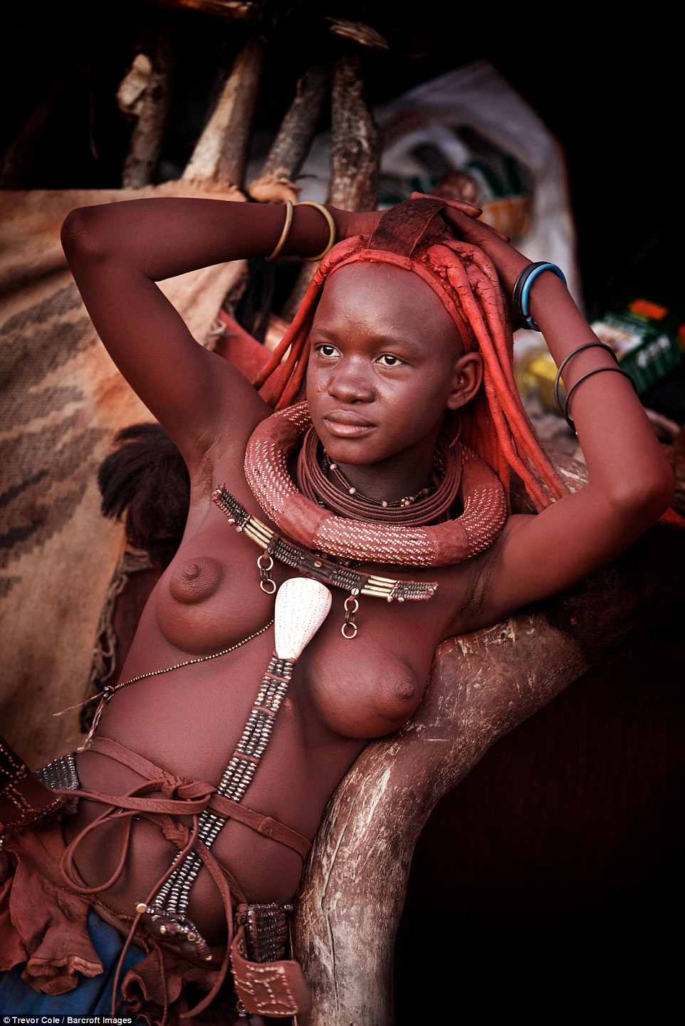 Tribu khimba desnuda