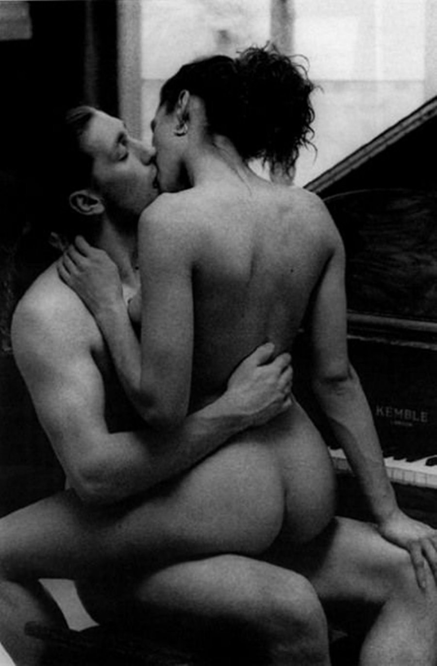 Besos eróticos y abrazos