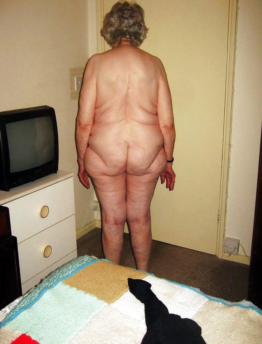 Ancianas desnudas desde atrás