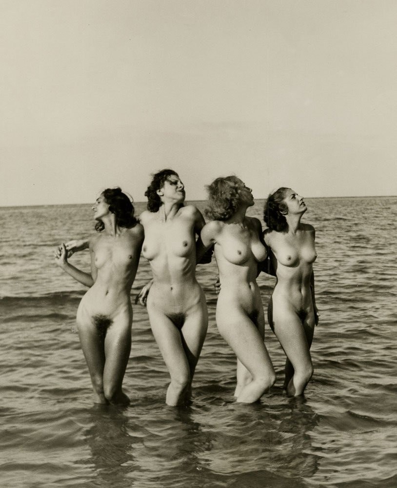 Chicas retro nudistas