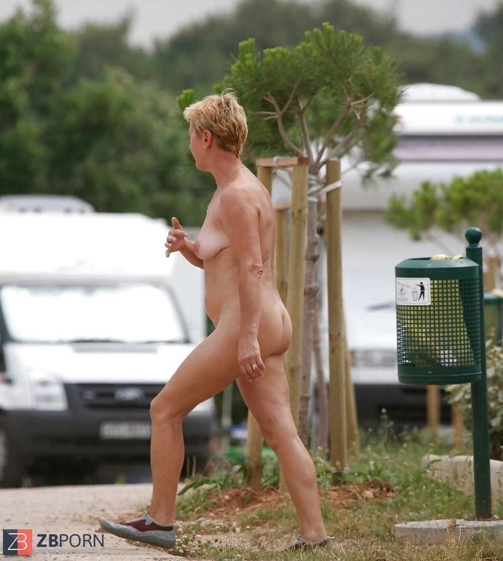 Demetrius nudist 49 años