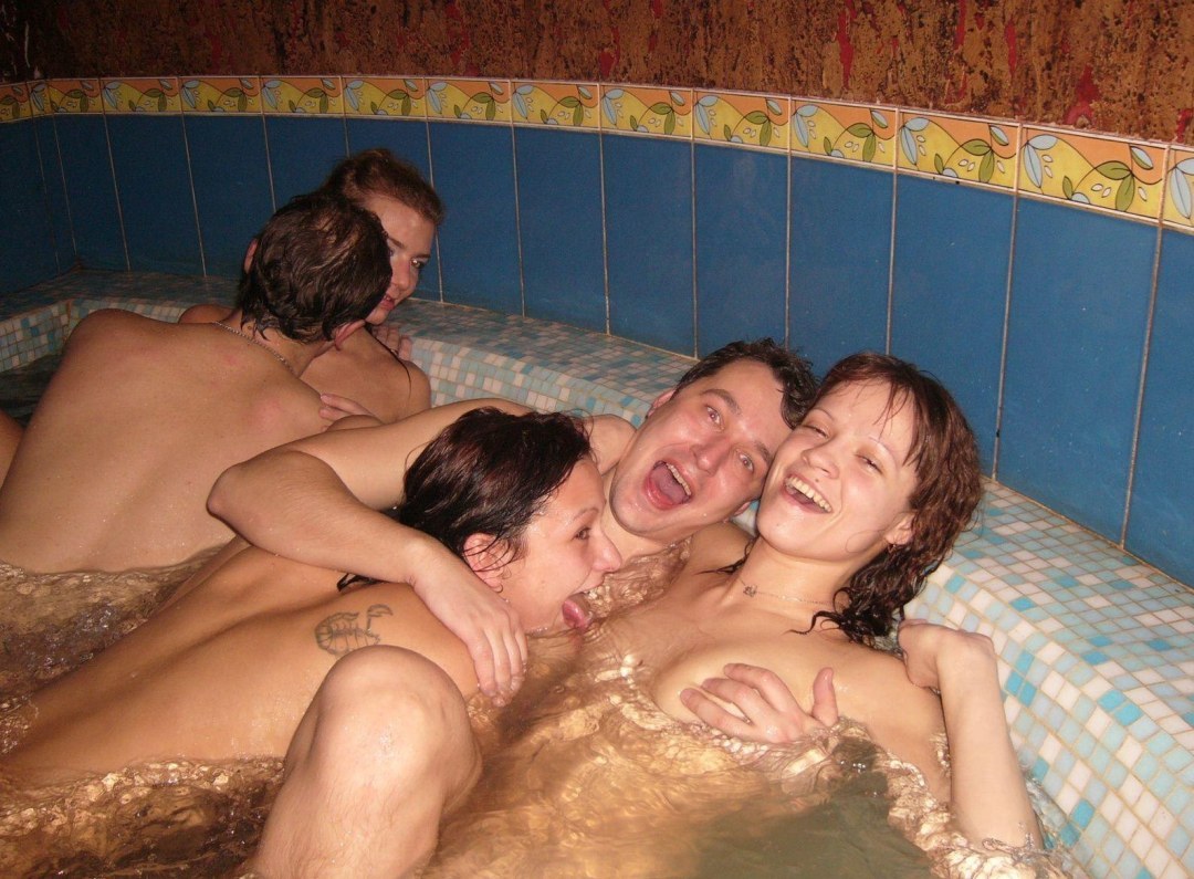 Swingers desnudos en la prohibición privada