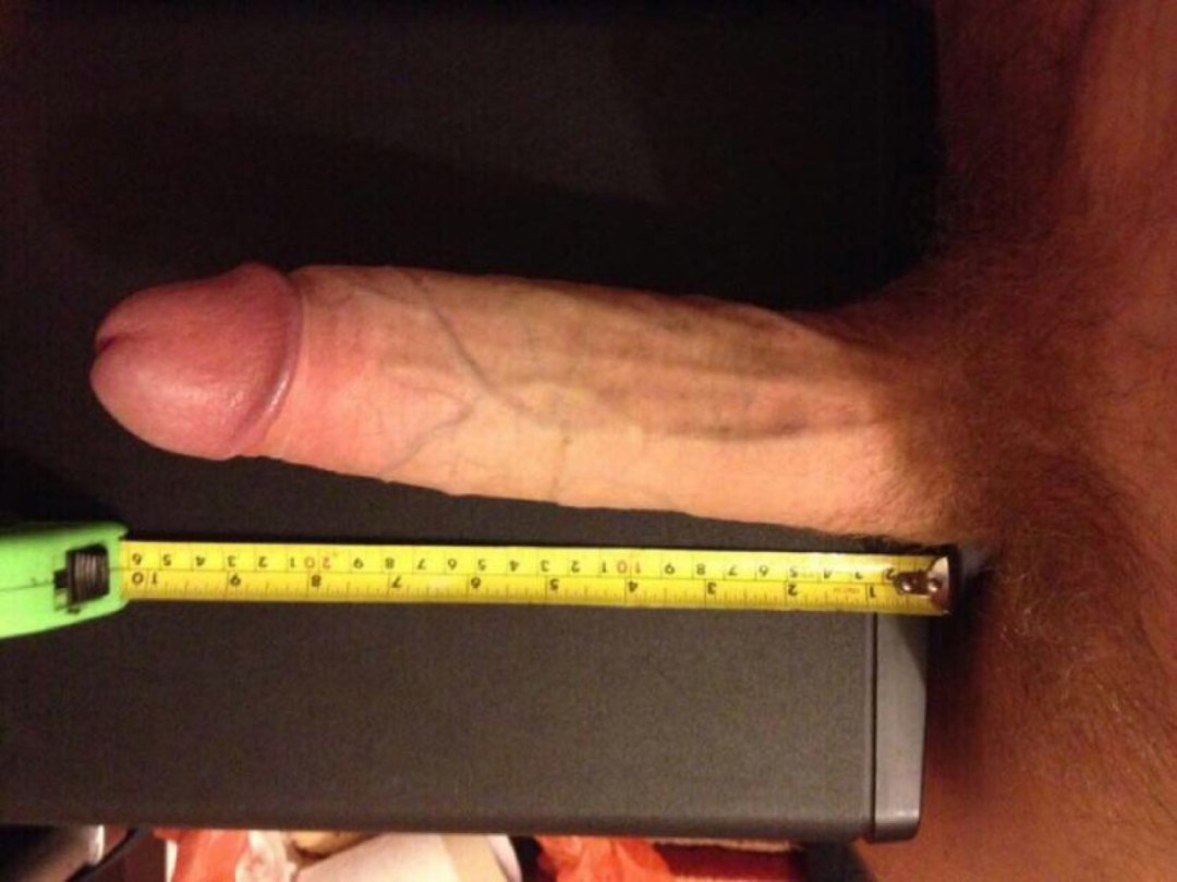 Enorme pene con regla