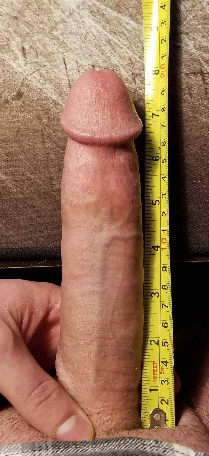 Enorme pene con regla