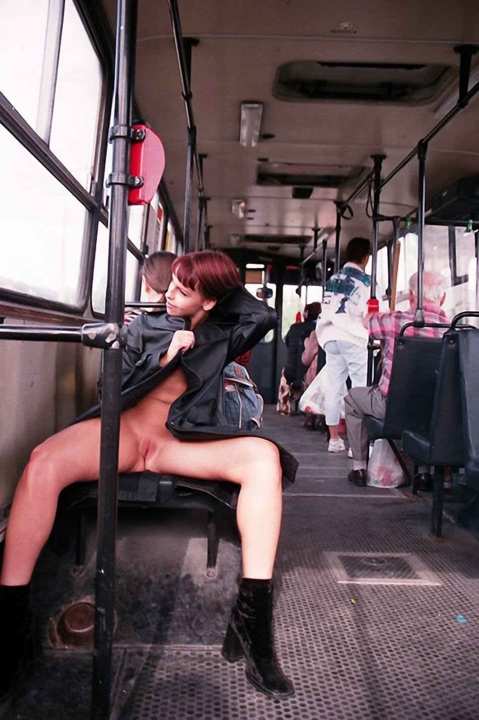 Chicas sin bragas en transporte